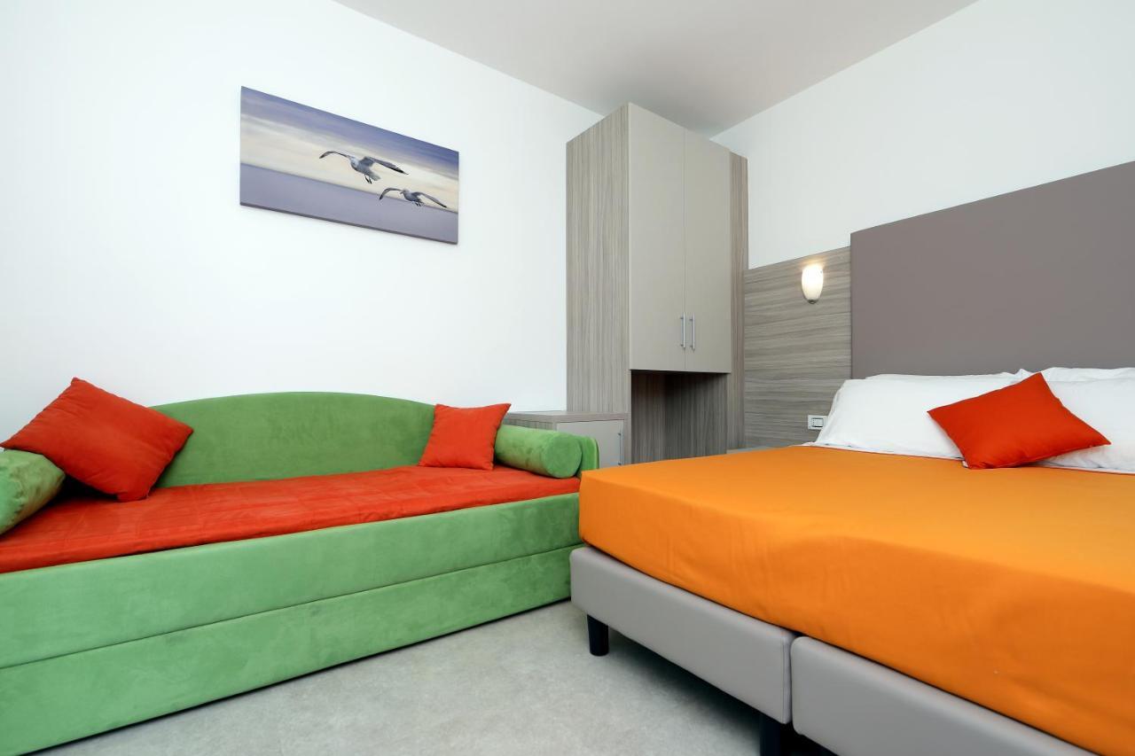 Hotel Simi Lan Lignano Sabbiadoro Kültér fotó