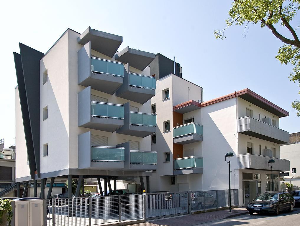 Hotel Simi Lan Lignano Sabbiadoro Kültér fotó