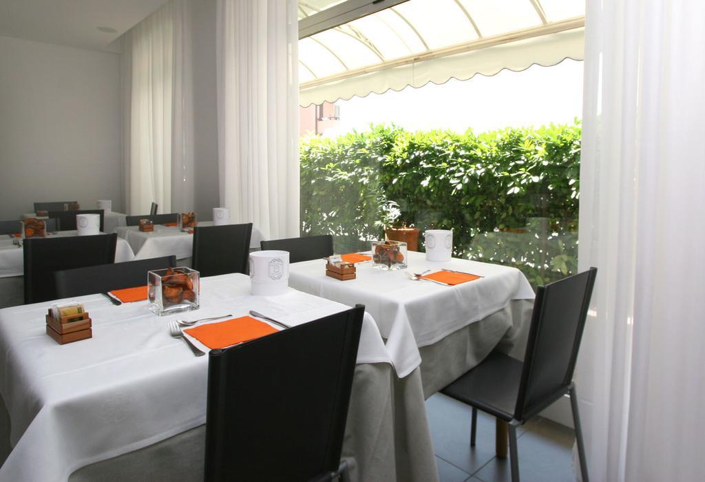 Hotel Simi Lan Lignano Sabbiadoro Kültér fotó