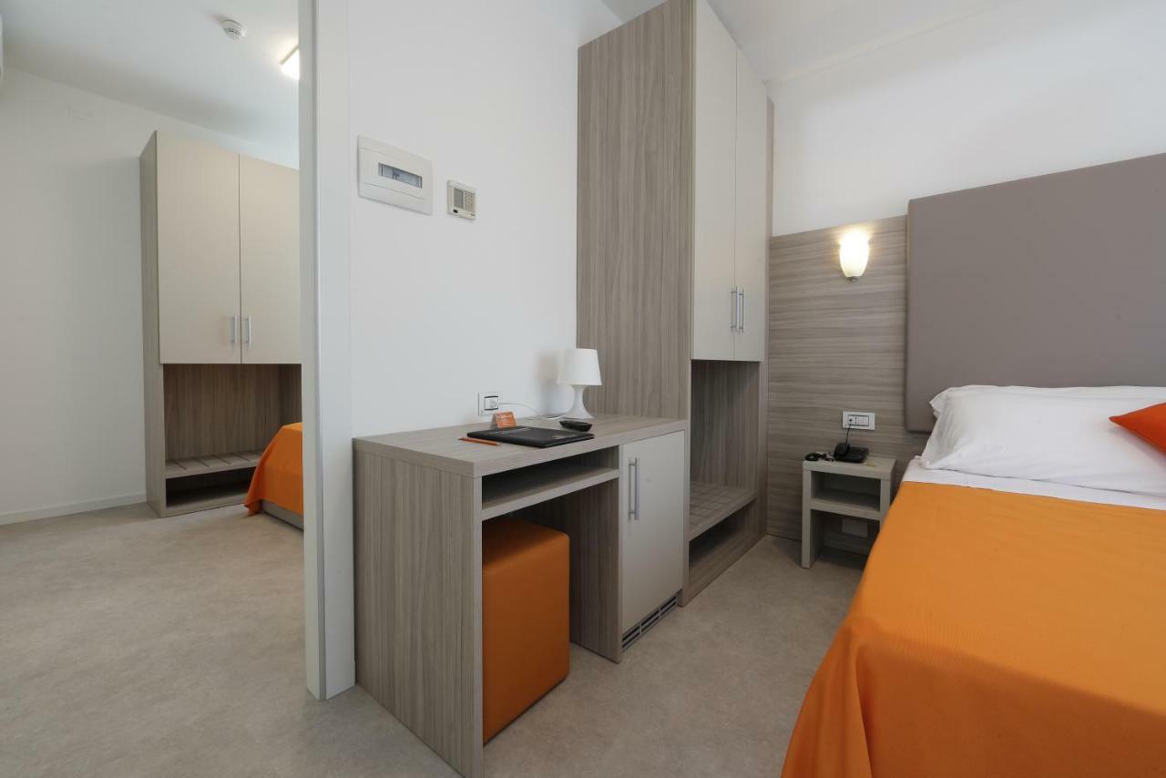 Hotel Simi Lan Lignano Sabbiadoro Kültér fotó