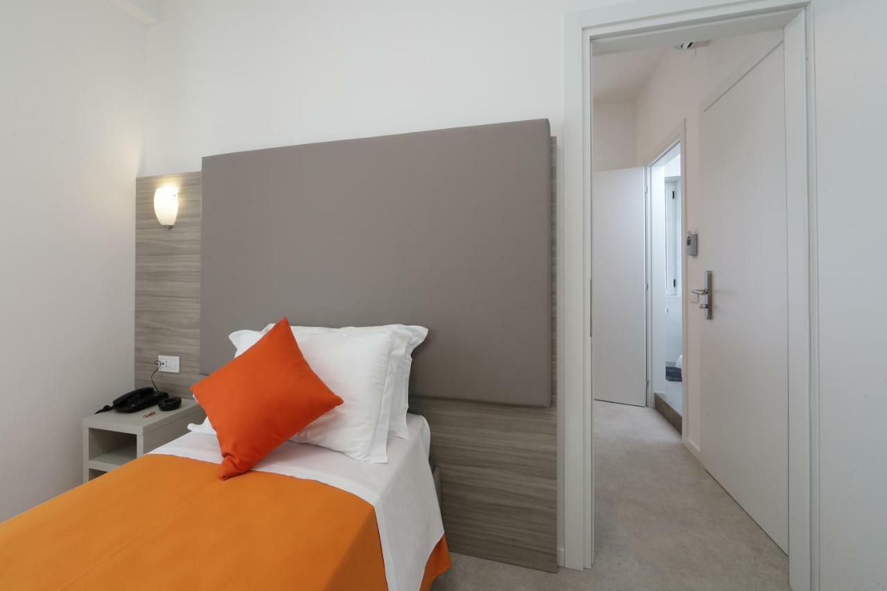 Hotel Simi Lan Lignano Sabbiadoro Kültér fotó