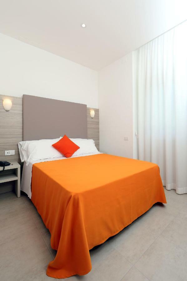 Hotel Simi Lan Lignano Sabbiadoro Kültér fotó