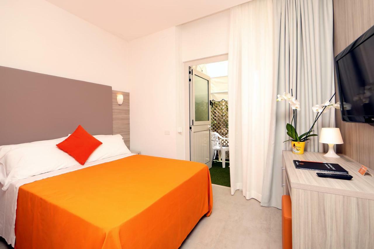 Hotel Simi Lan Lignano Sabbiadoro Kültér fotó
