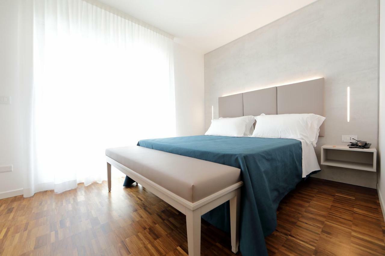 Hotel Simi Lan Lignano Sabbiadoro Kültér fotó