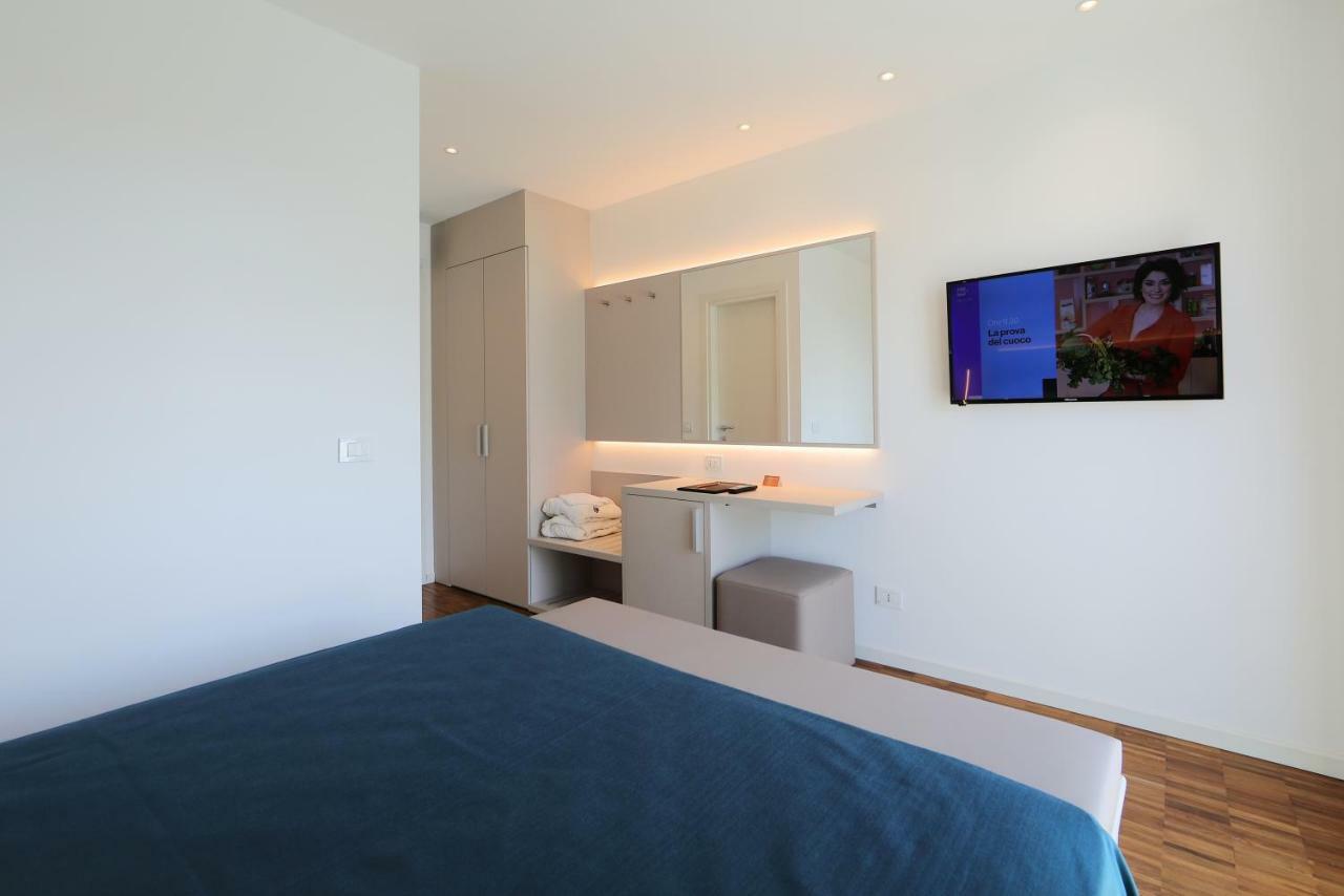 Hotel Simi Lan Lignano Sabbiadoro Kültér fotó